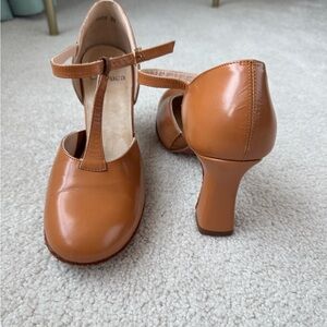 Chic Tan Leather Heels for Women